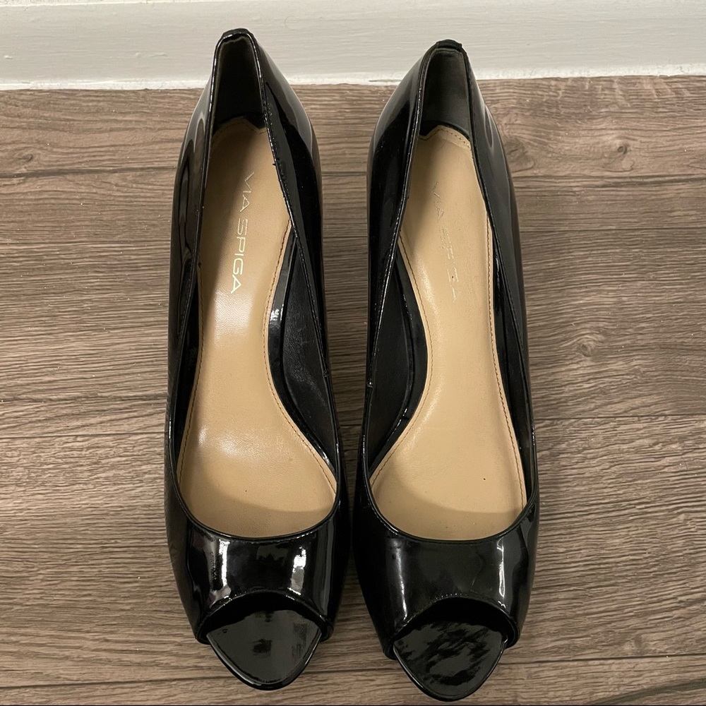 Via Spiga Black Shiny Patent Leather Peep Toe Heels - Picture 2 of 8